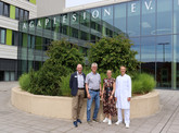 Dirk Hahne, Technischer- und Verwaltungsdirektor, Jörg Hake, Pflegedirektor, Diana Volkmer-Fortmann, Geschäftsführerin, und Dr. Söhnke Theiß, Ärztlicher Direktor und Chefarzt der Fachabteilungen für Kardiologie sowie Pneumologie, Intensiv- und Beat Dirk Hahne, Technischer- und Verwaltungsdirektor, Jörg Hake, Pflegedirektor, Diana Volkmer-Fortmann, Geschäftsführerin, und Dr. Söhnke Theiß, Ärztlicher Direktor und Chefarzt der Fachabteilungen für Kardiologie sowie Pneumologie, Intensiv- und Beatmungsmedizin.